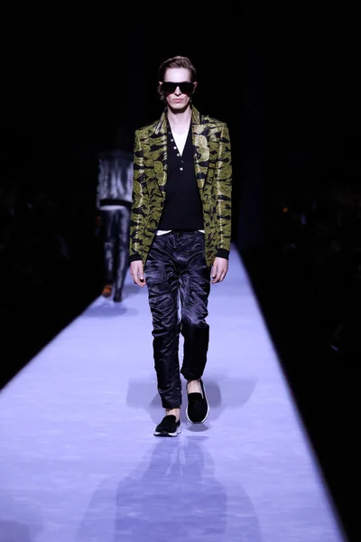 Look 24